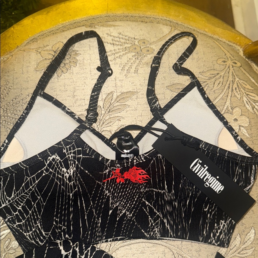 Civil Regime “Overran By Webs” Kelly Seamless Set - Picture 5 of 6